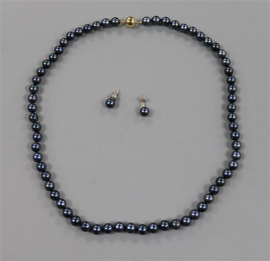 A modern single strand cultured Tahitian pearl necklace with 9ct gold clasp and pair of similar earstuds.